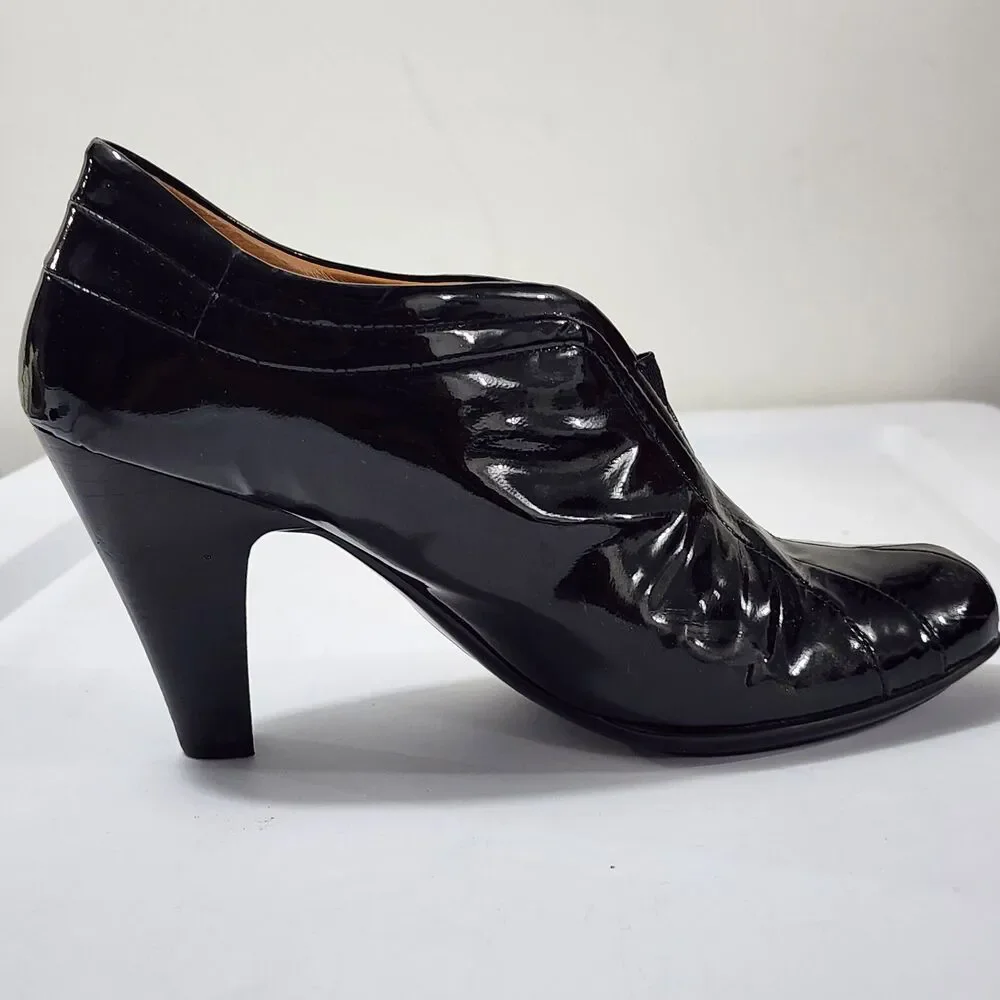Sofft Fortuna Black Patent Leather Boot Bootie Size 8 Block High Heel Almond Toe